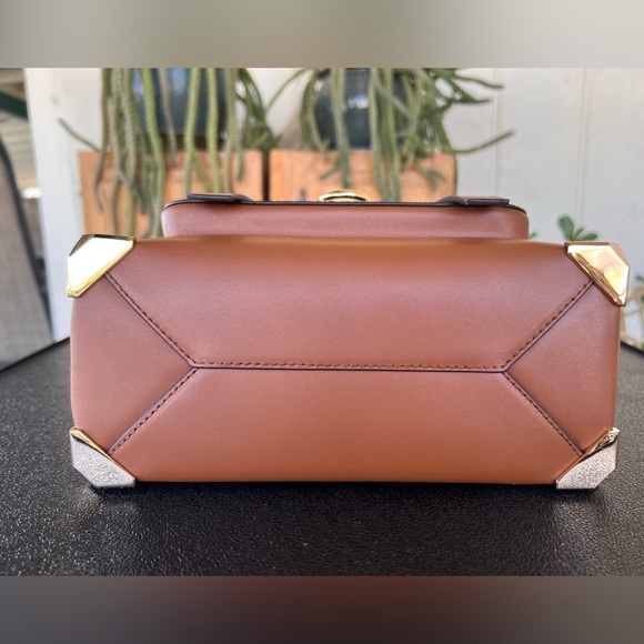 9.. Michael Kors Manhattan Medium Satchel - Picture 5 of 8